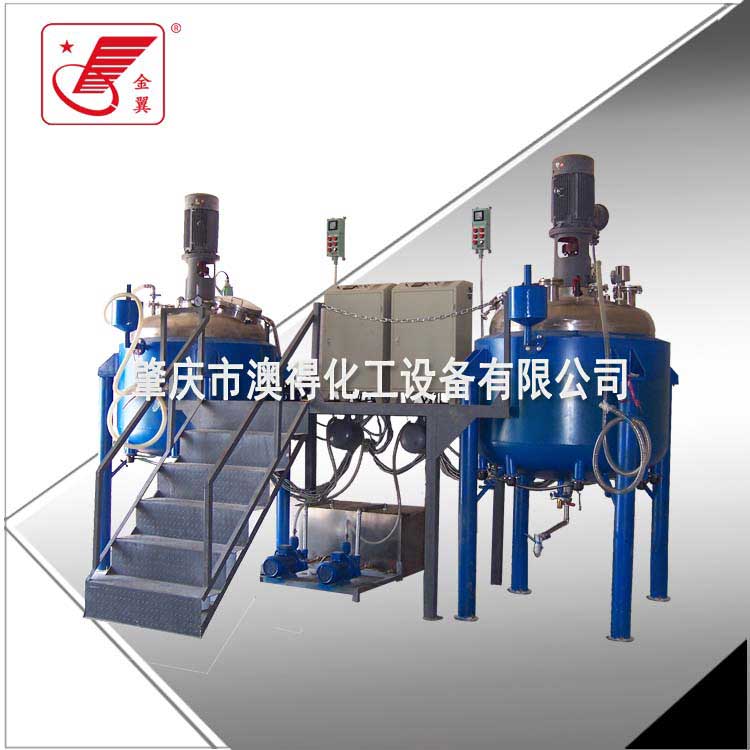 1000L不鏽鋼(gāng)電加熱反應釜(fu)